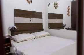 1 quadra praia Gonzaga ar condicionado e wi-fi